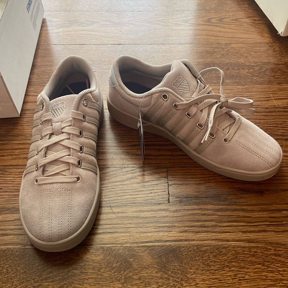 Brand new in box K-Swiss Women’s Court Pro II SDE. Chateau Gray/Silver. Size 8M.